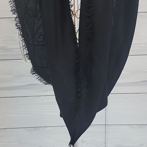 Unbranded black solid infinity scarf with rough edge trim One Size - Picture 3 of 6